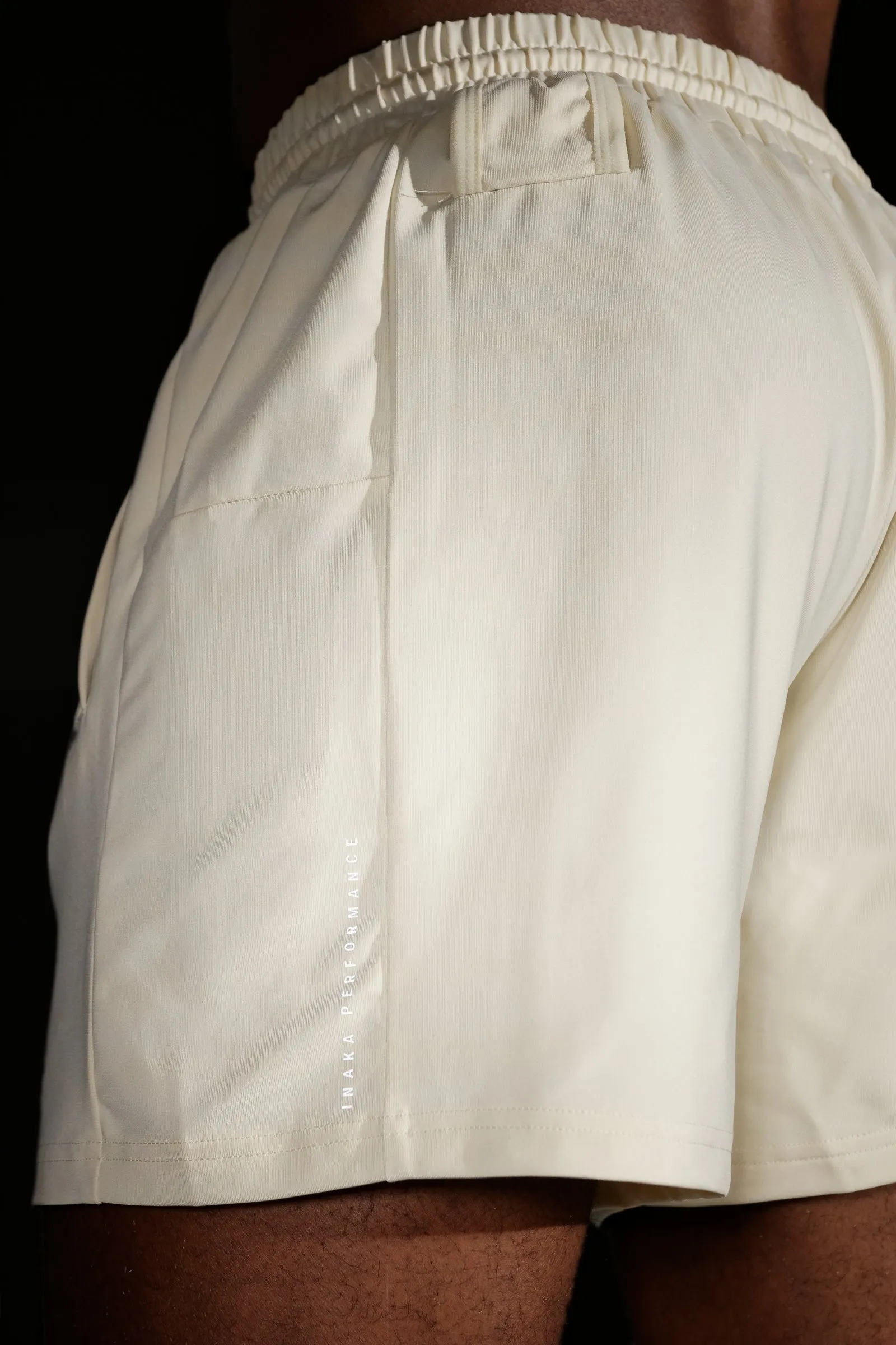 FREEFORM SHORTS LINERLESS - OFF WHITE